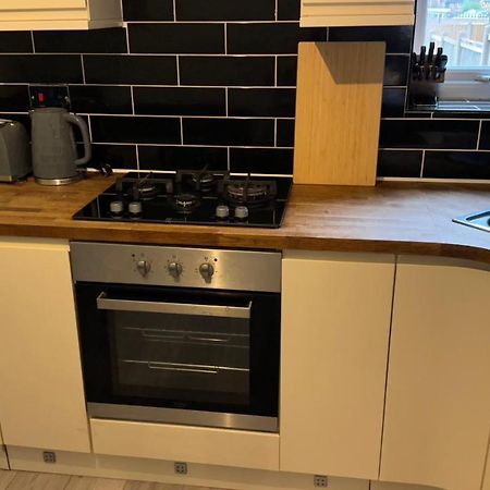 One Bedroom Apartment In Walsall Sleeps 4 Free Wifi By Villazu Bloxwich Экстерьер фото