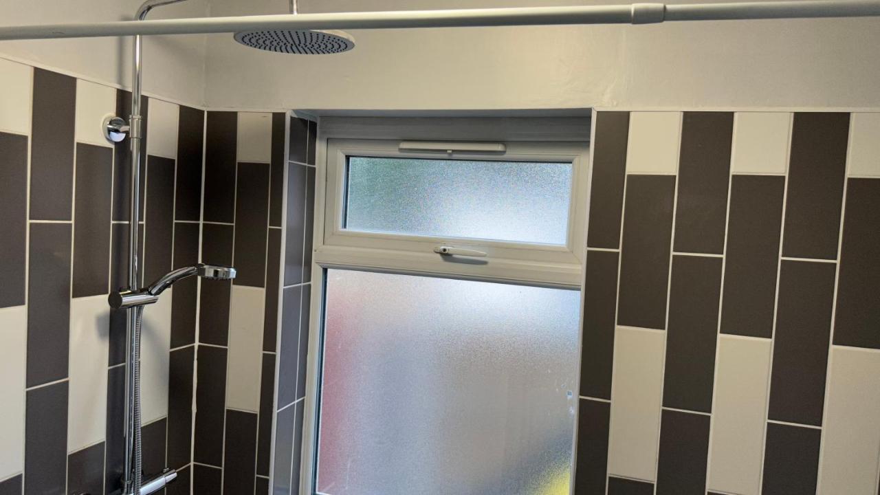 One Bedroom Apartment In Walsall Sleeps 4 Free Wifi By Villazu Bloxwich Экстерьер фото
