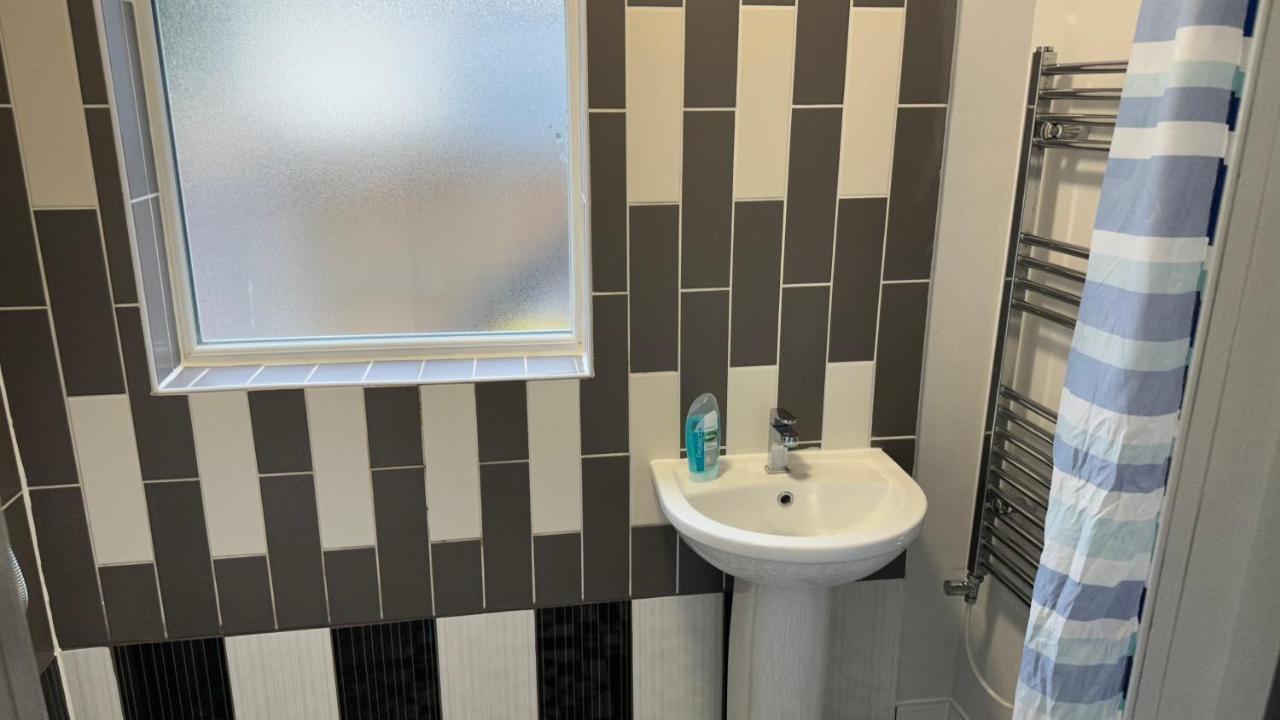 One Bedroom Apartment In Walsall Sleeps 4 Free Wifi By Villazu Bloxwich Экстерьер фото