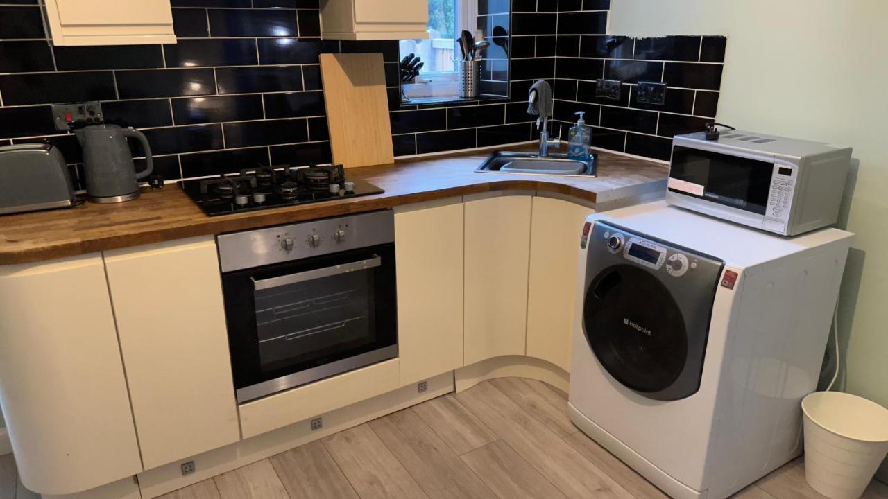 One Bedroom Apartment In Walsall Sleeps 4 Free Wifi By Villazu Bloxwich Экстерьер фото