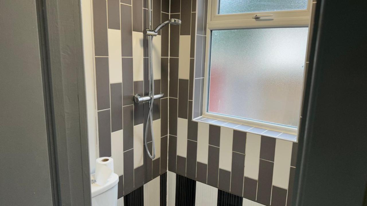 One Bedroom Apartment In Walsall Sleeps 4 Free Wifi By Villazu Bloxwich Экстерьер фото