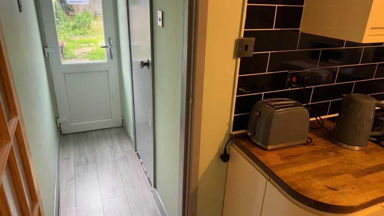 One Bedroom Apartment In Walsall Sleeps 4 Free Wifi By Villazu Bloxwich Экстерьер фото